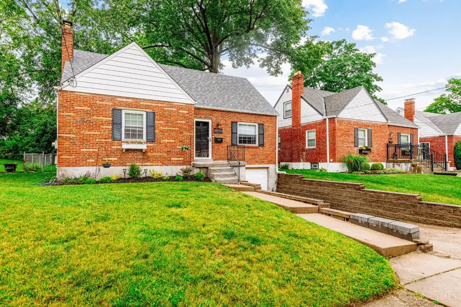 4436 Clifford Rd, Deer Park, OH 45236 - #2