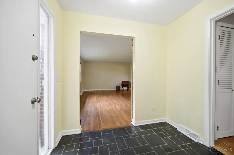 9386 Westbury Drive, Pleasant Hills, OH 45231 - #3