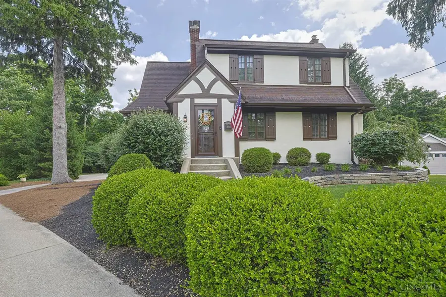 1242 Garden Circle, Wyoming, OH 45215 - #2