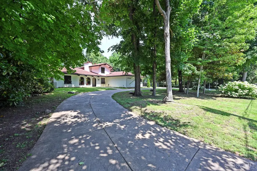 725 Greenville Avenue, Glendale, OH 45246 - #2