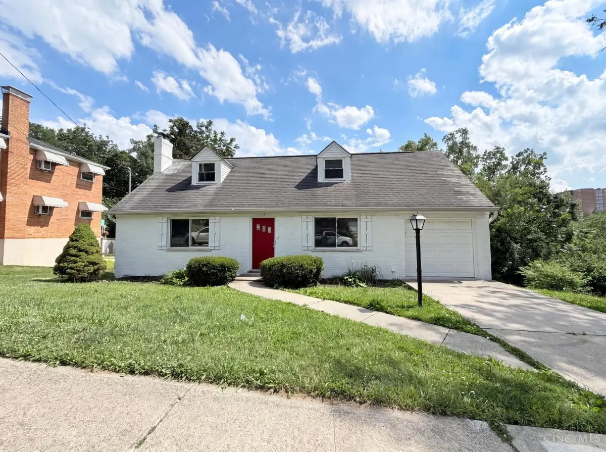 577 Lowell Avenue, Cincinnati, OH 45220 - #1