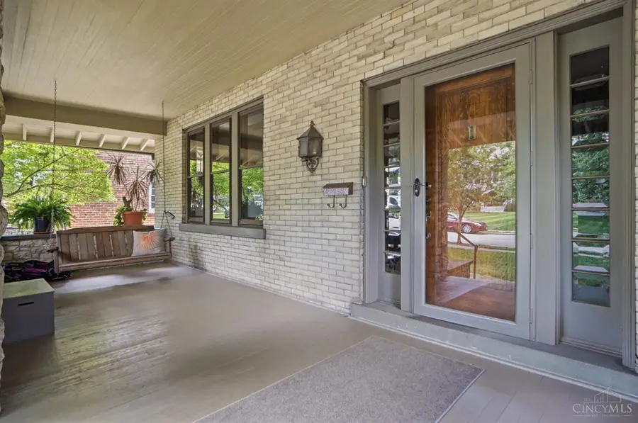 573 Evanswood Place, Cincinnati, OH 45220 - #3