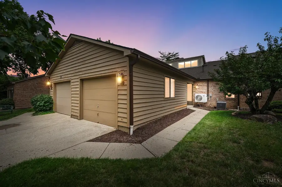40 Rolling Hills Drive, Wyoming, OH 45215 - #2