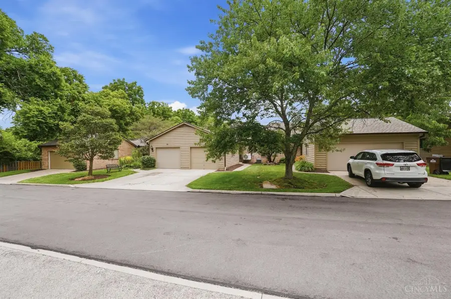 40 Rolling Hills Drive, Wyoming, OH 45215 - #3
