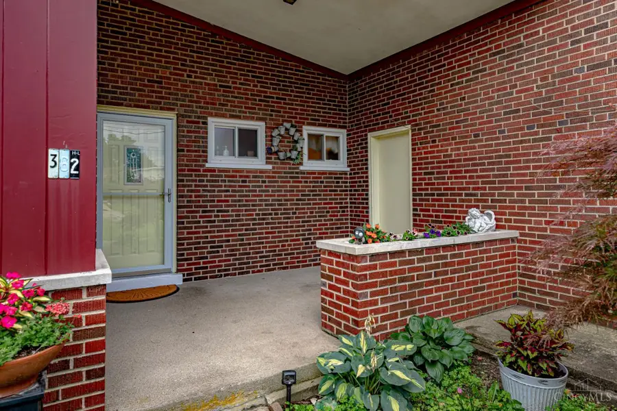 362 Glen Oaks Drive, Delhi Hills, OH 45238 - #2
