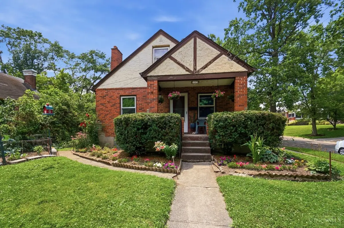 1063 Oak Avenue, Wyoming, OH 45215 - #1