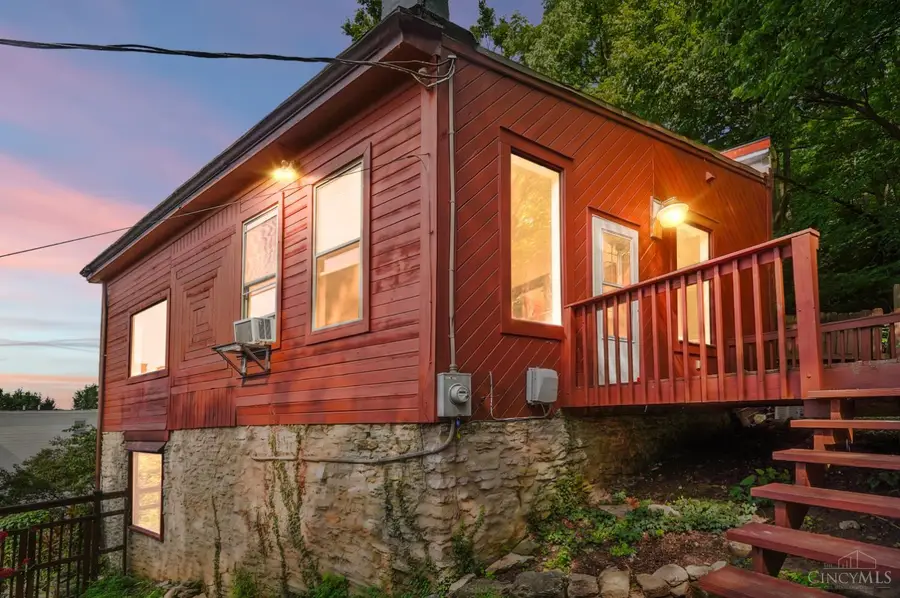 108 W Clifton Avenue, Cincinnati, OH 45202 - #2