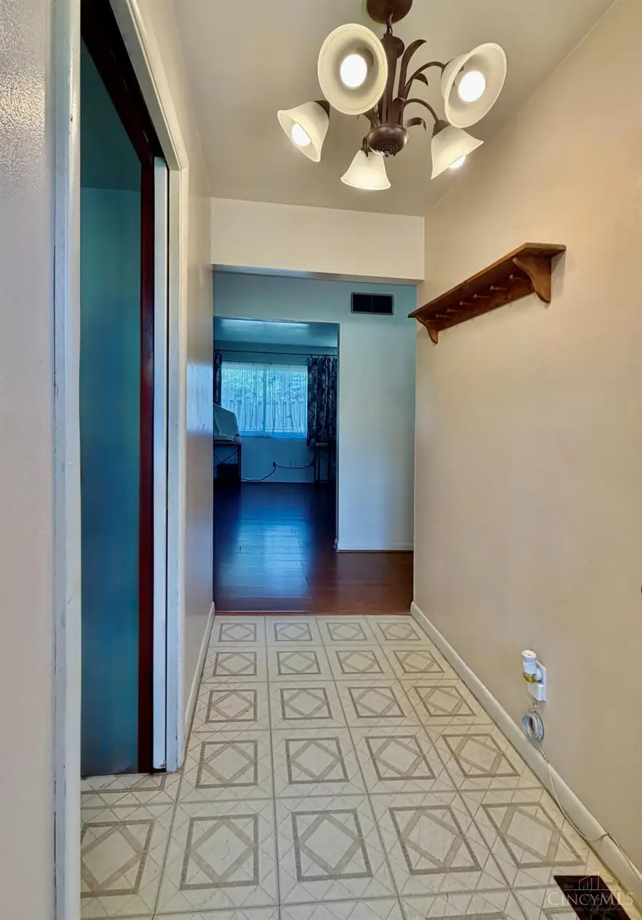 10277 Cheltenham Drive, Cincinnati, OH 45231 - #3