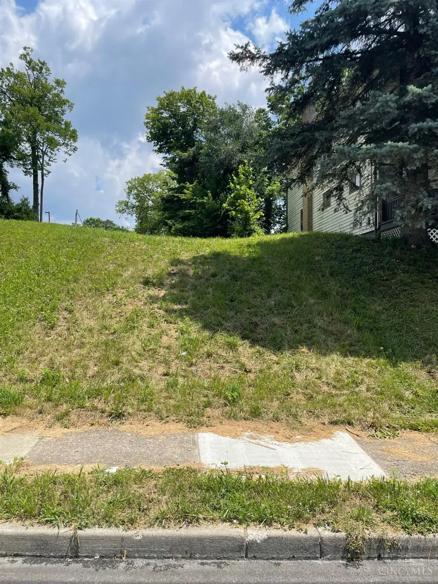 960 Wells Street, Cincinnati, OH 45205 - #3