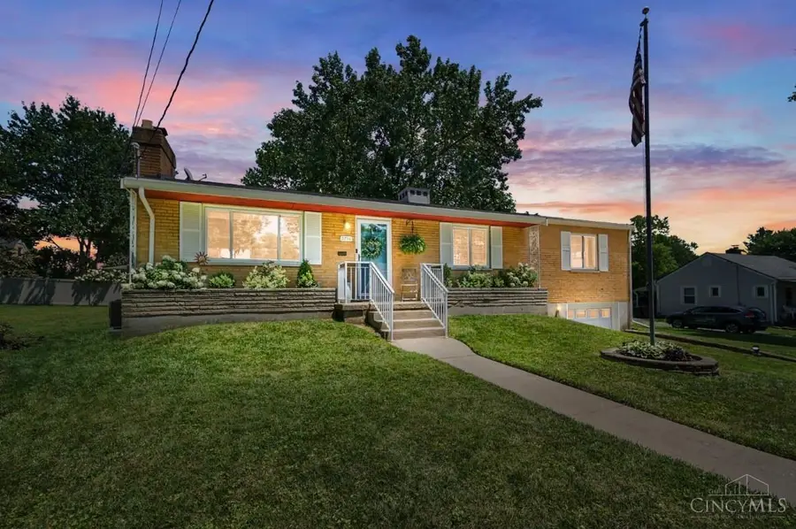 3714 Coral Gables Road, Cincinnati, OH 45248 - #2