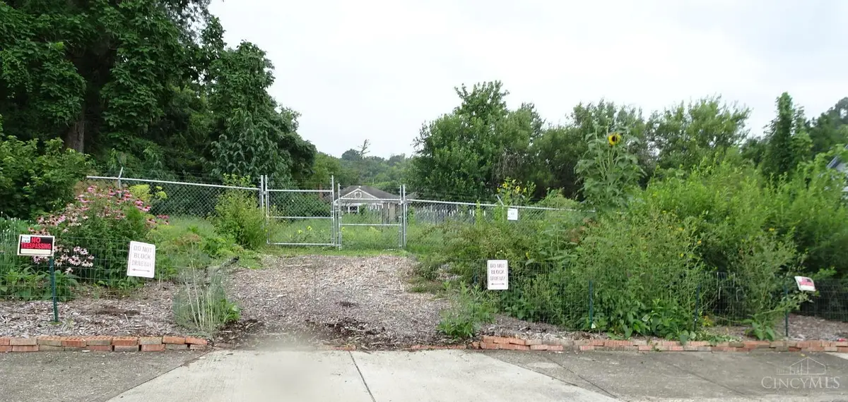33 Clinton Springs Avenue, Cincinnati, OH 45217 - #1
