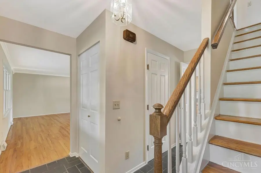 9800 Delray Drive, Montgomery, OH 45242 - #3