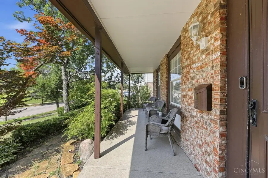 818 Clearfield Lane, Springdale, OH 45240 - #3
