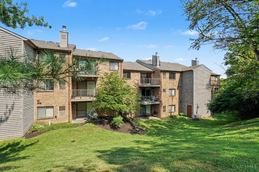 1544 W Galbraith Road #412, North College Hill, OH 45231 - #2