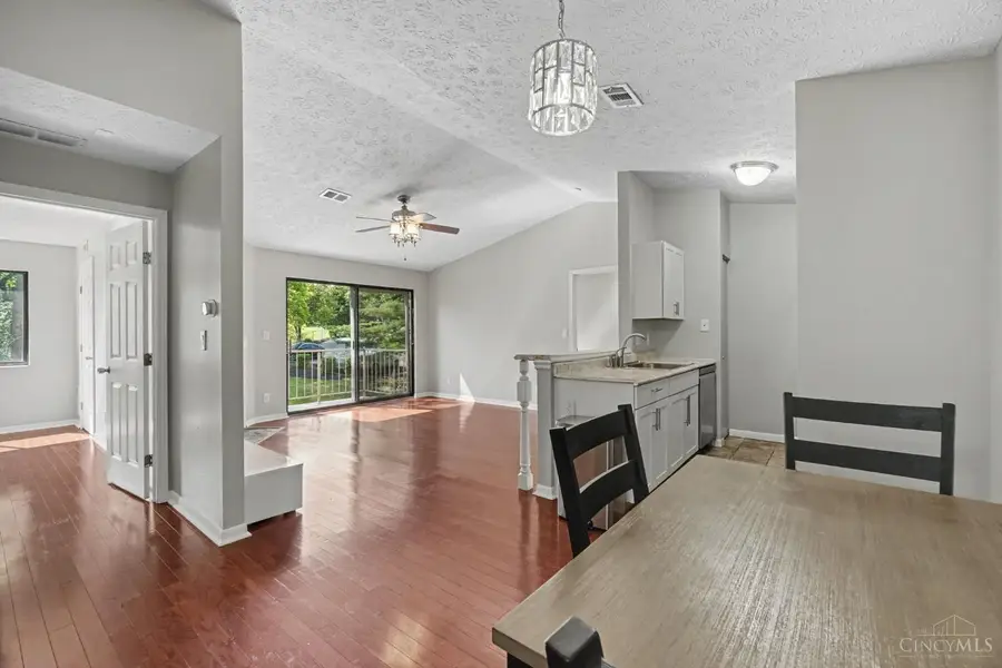 1544 W Galbraith Road #412, North College Hill, OH 45231 - #3