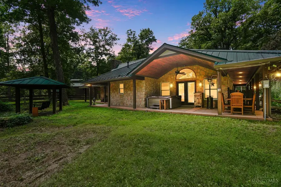 1065 W Spring Valley Paintersville Road, Sugarcreek, OH 45370 - #2