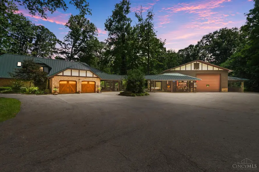 1065 W Spring Valley Paintersville Road, Sugarcreek, OH 45370 - #3