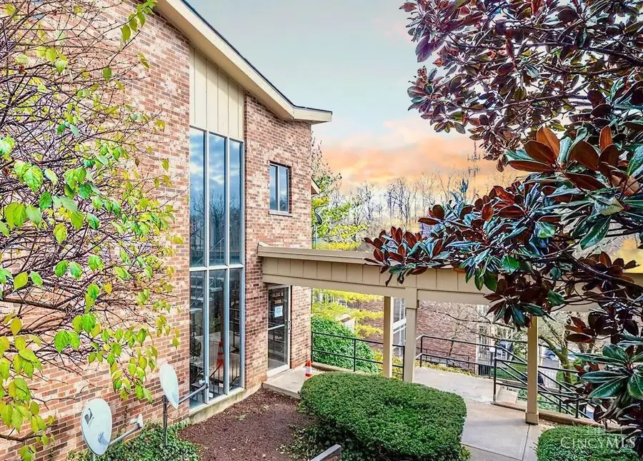 3069 Alpine Terrace #11, Cincinnati, OH 45208 - #2
