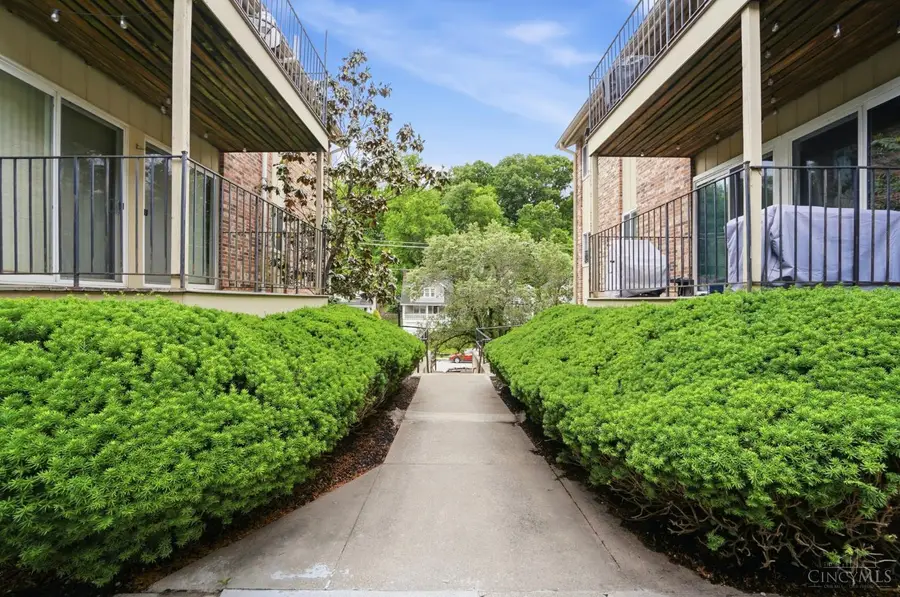 3069 Alpine Terrace #11, Cincinnati, OH 45208 - #3