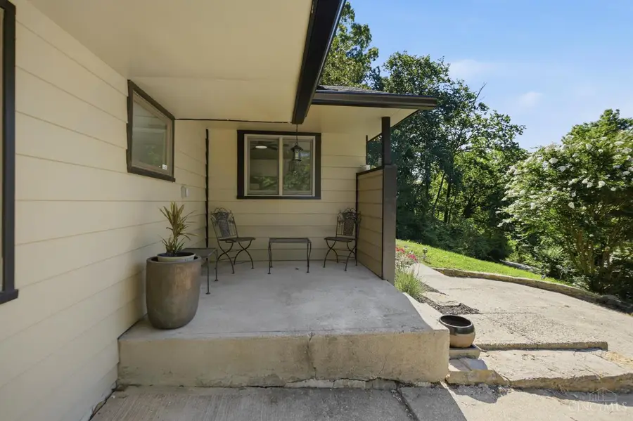 3696 Dogwood Lane, Columbia, OH 45213 - #2