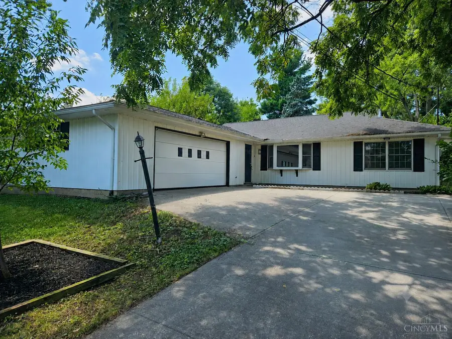 579 W Kemper Road, Springdale, OH 45246 - #2