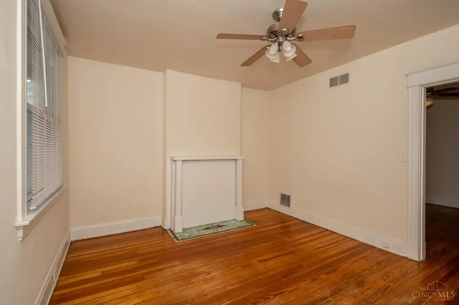 221 E Rochelle Street, Cincinnati, OH 45219 - #3