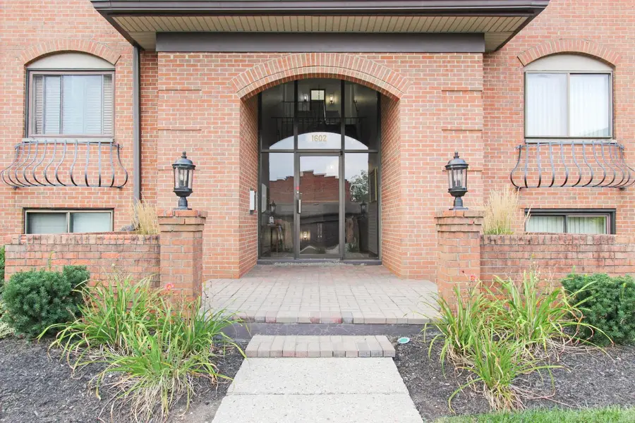 1602 Pine Tree Ln, West Carrollton, OH 45449 - #3