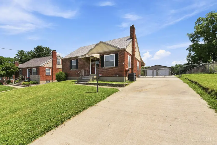 8546 Darnell Avenue, Sycamore, OH 45236 - #3