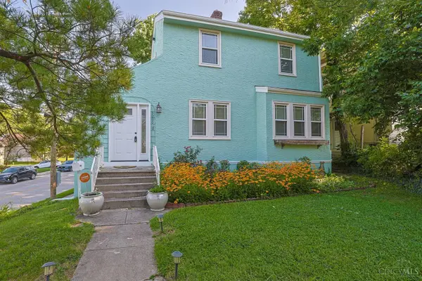 3000 Mapleleaf Avenue, Cincinnati, OH 45213