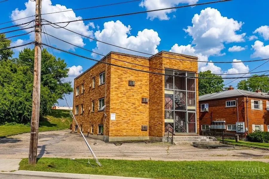 3331 Parkcrest Lane, Cincinnati, OH 45211 - #2