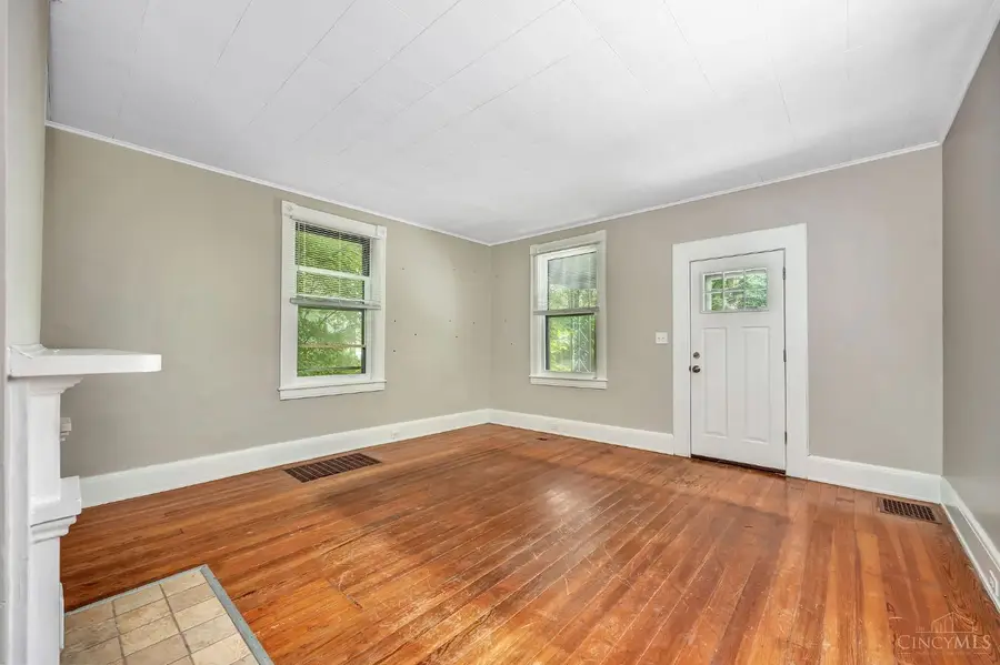 1085 Church Avenue, Glendale, OH 45246 - #3