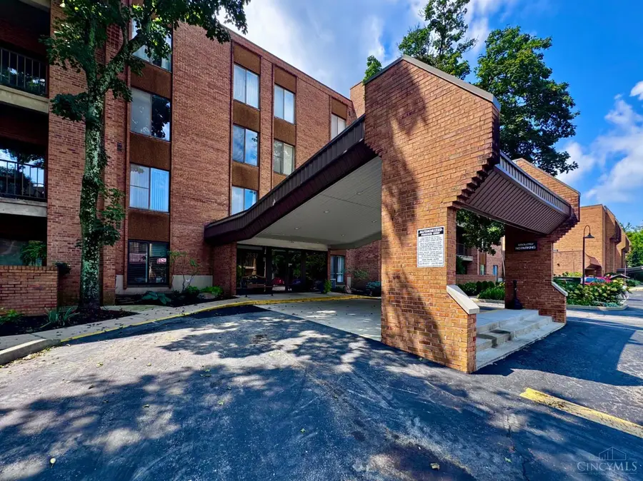 3533 Amberacres Drive #405E, Cincinnati, OH 45237 - #2