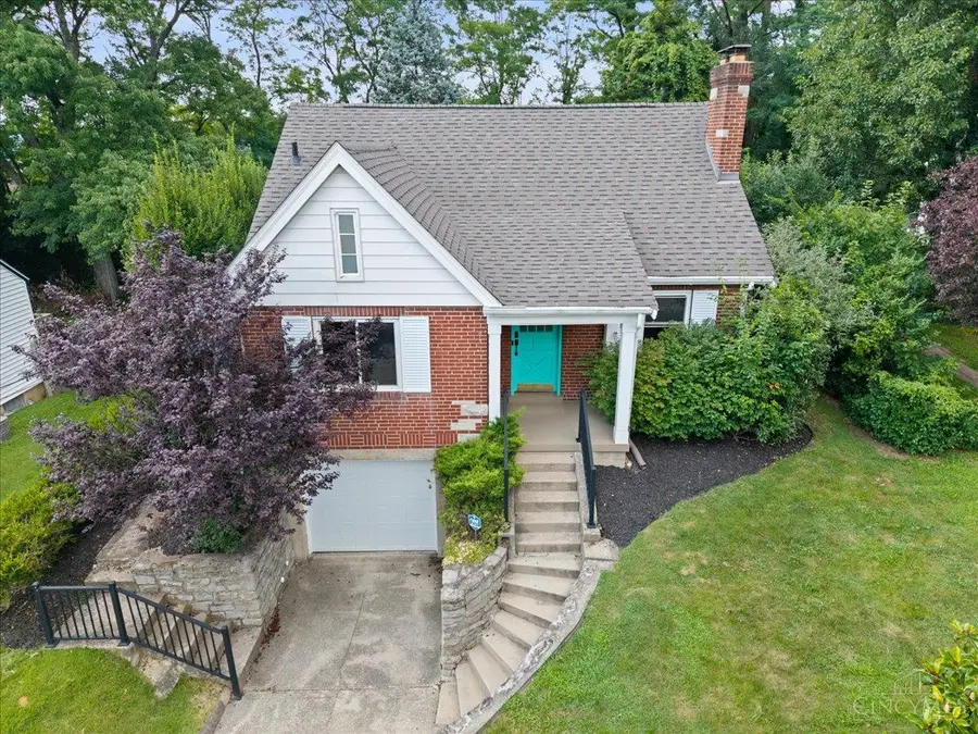 2304 E Galbraith Road, Reading, OH 45237 - #2