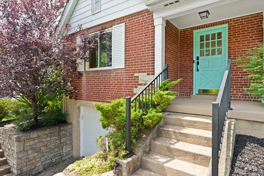 2304 E Galbraith Road, Reading, OH 45237 - #3