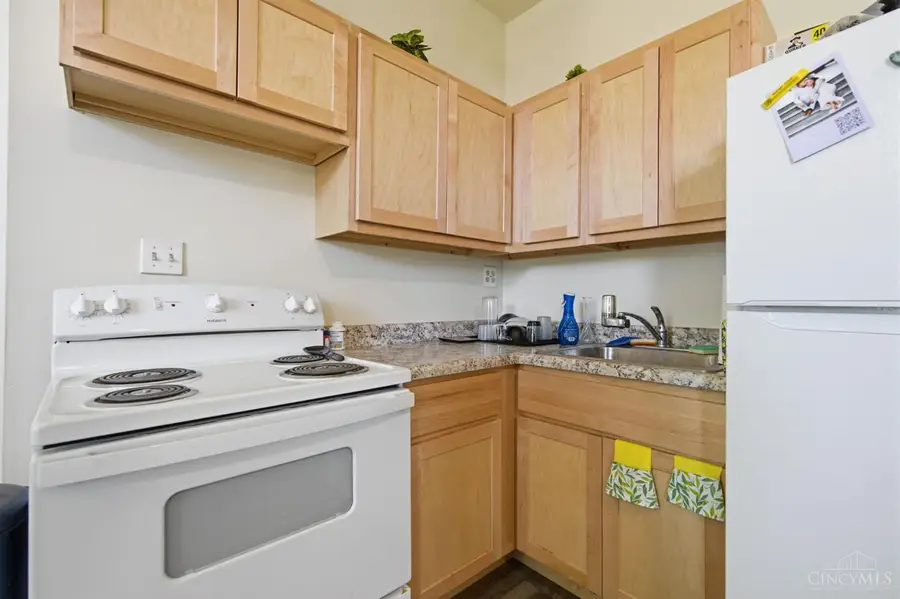 215 Warner Street, Cincinnati, OH 45219 - #3