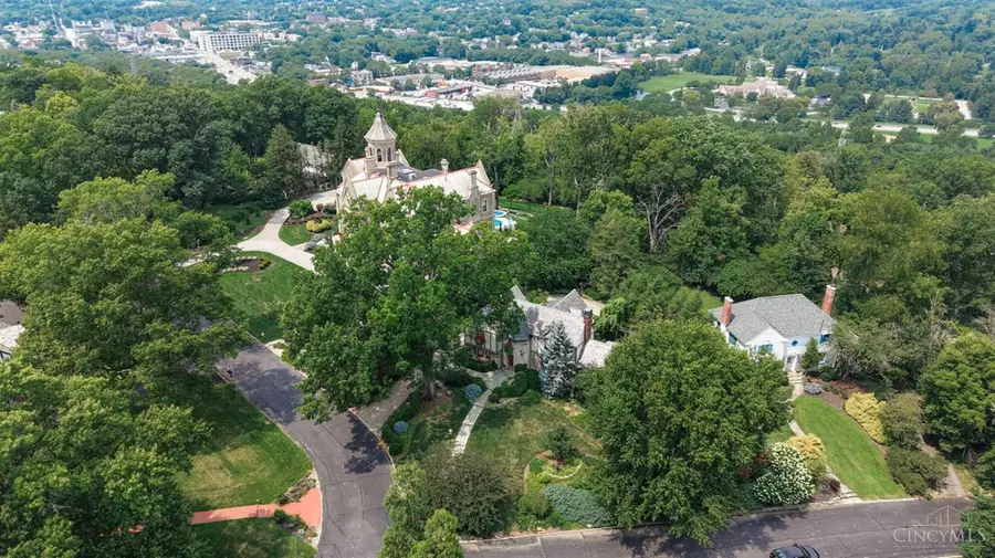 402 W Cliff Lane, Cincinnati, OH 45220 - #2