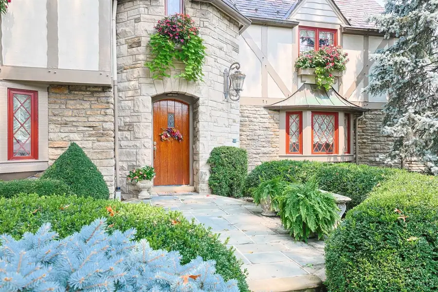 402 W Cliff Lane, Cincinnati, OH 45220 - #3