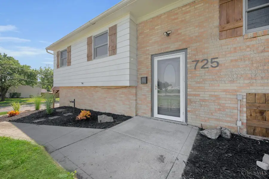 725 E Crescentville Road, Springdale, OH 45246 - #2