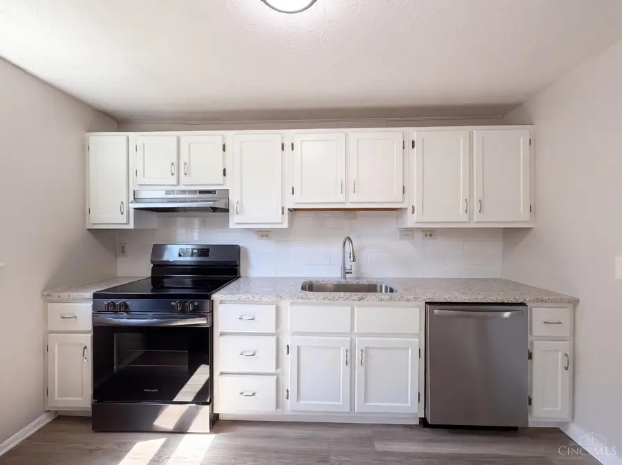 2891 Grosvenor Drive, Cincinnati, OH 45251 - #2