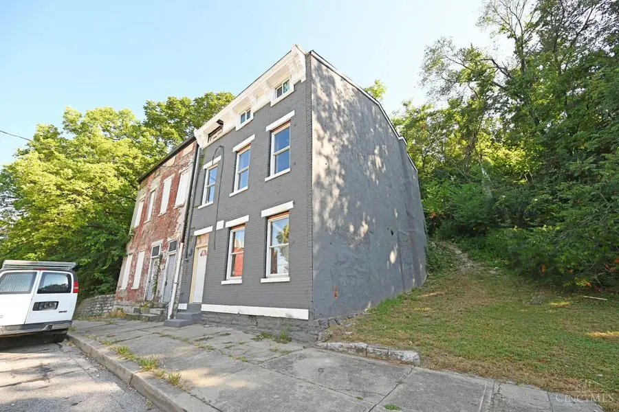 38 E Clifton Avenue, Cincinnati, OH 45202 - #2