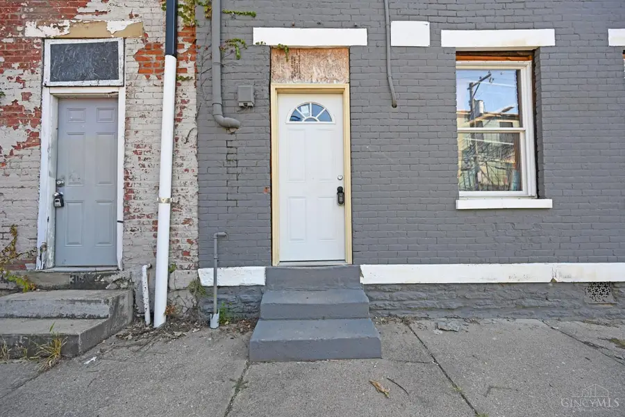 38 E Clifton Avenue, Cincinnati, OH 45202 - #3