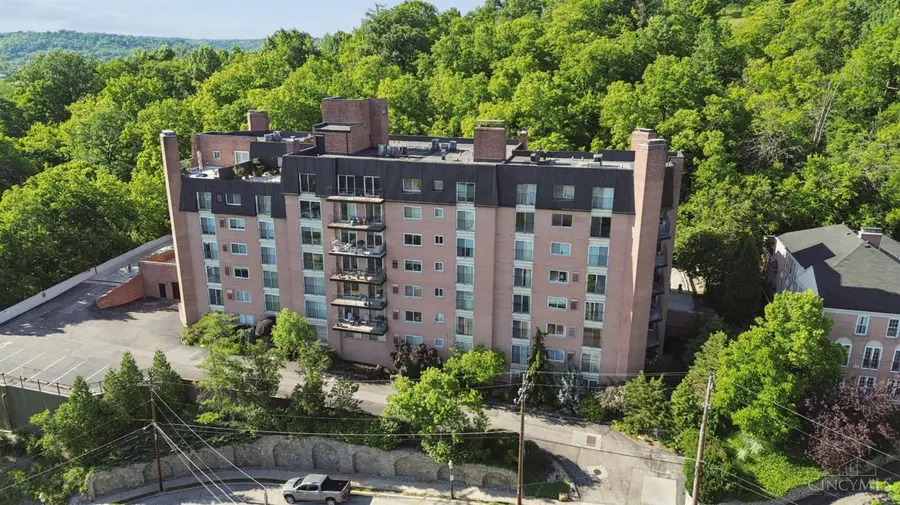 880 Rue De La Paix #A5, Cincinnati, OH 45220 - #2