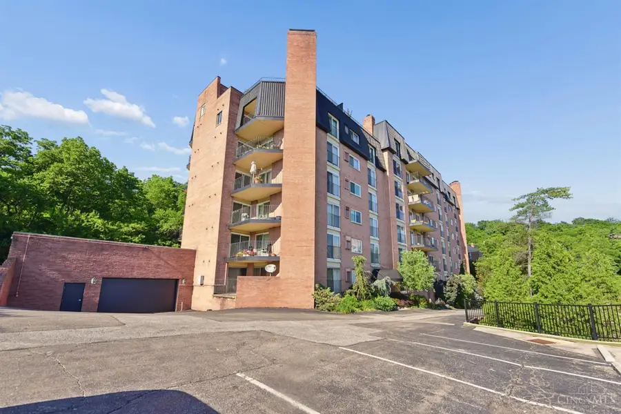 880 Rue De La Paix #A5, Cincinnati, OH 45220 - #3