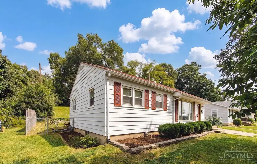 588 Valleyview Drive, Hamilton, OH 45013 - #2