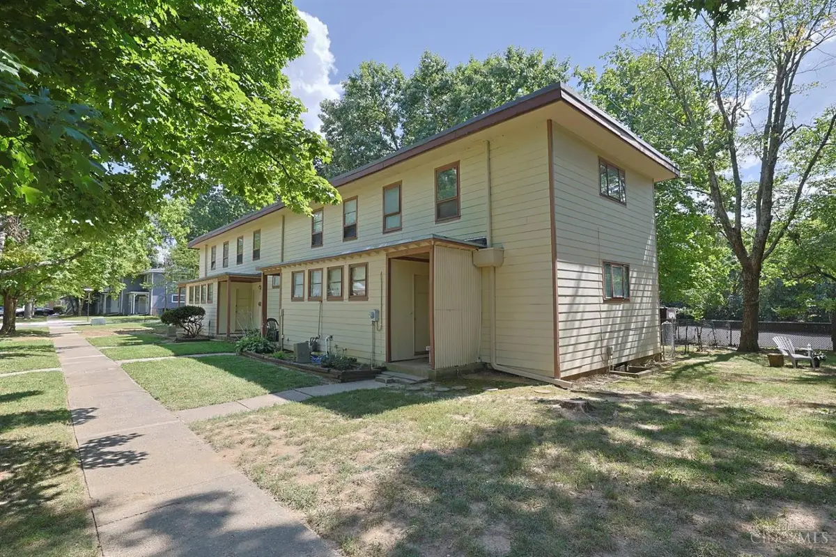 25 Farragut Road, Greenhills, OH 45218 - #1