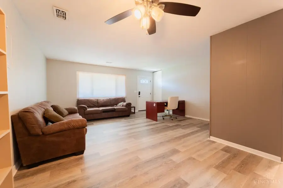 12180 Chesterdale Road, Springdale, OH 45246 - #2