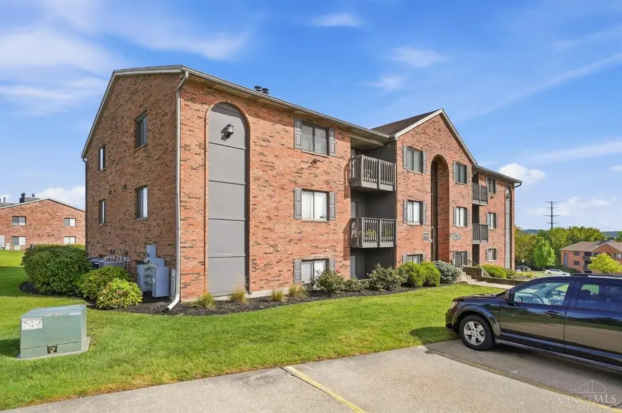 9473 Woodland Hills Drive, West Chester, OH 45011 - #2