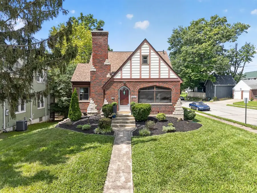 6747 Plainfield Road, Silverton, OH 45236 - #2