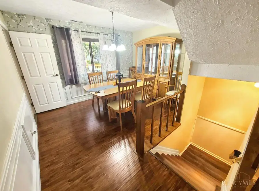 28 Woodcrest Court, Springdale, OH 45246 - #3