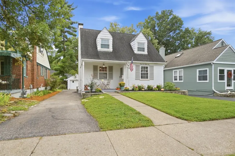 6989 Cambridge Avenue, Mariemont, OH 45227 - #2